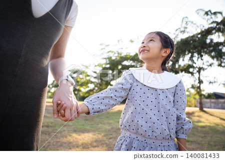 Happy Asian mother and daughter smiling together in the park 140081433