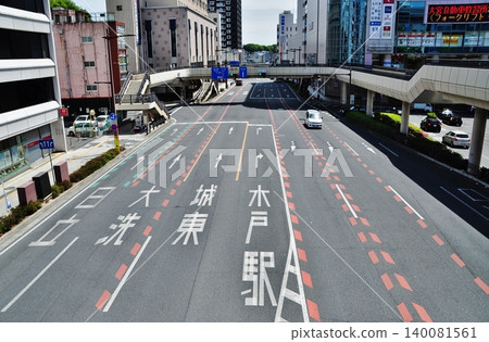 The cityscape in front of Mito Station and the pedestrian deck on a sunny day. 140081561