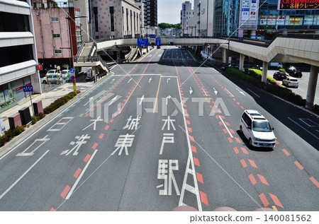 The cityscape in front of Mito Station and the pedestrian deck on a sunny day. 140081562