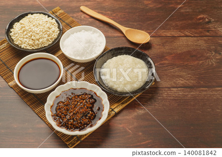 Salt koji and soy sauce koji and ingredients (salt, soy sauce, rice koji) Salt koji and soy sauce koji and ingredients (salt, soy sauce, rice koji) 140081842