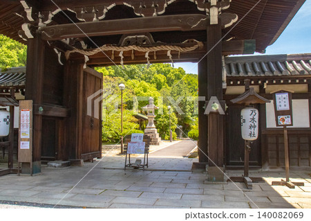 乃木神社,供奉軍事功勳卓著的乃木將軍:祈求勝利、家庭平安、學業成功和疾病痊癒。 乃木神社,供奉軍事功勳卓著的乃木將軍:祈求勝利、家庭平安、學業成功和疾病痊癒。 140082069
