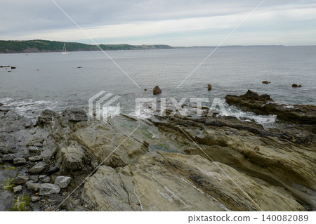 Rock pools and rocky shore line from the south coast of Cornwall, UK Rock pools and rocky shore line from the south coast of Cornwall, UK 140082089