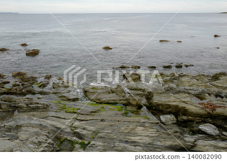 Rock pools and rocky shore line from the south coast of Cornwall, UK Rock pools and rocky shore line from the south coast of Cornwall, UK 140082090