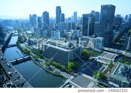 The streets of Nakanoshima, Kita Ward, Osaka City, bathed in the morning sun. The streets of Nakanoshima, Kita Ward, Osaka City, bathed in the morning sun. 140082101