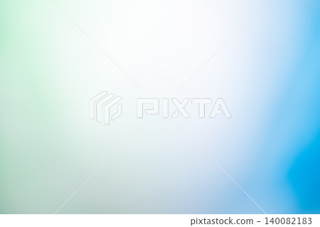 以綠色和白色虛化效果展現環境的自然背景。 140082183