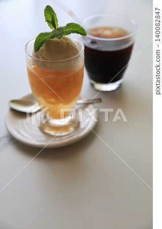 冰咖啡配果凍冰淇淋 冰咖啡配果凍冰淇淋 140082847