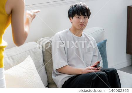 heterosexual couple, worried, worry 140082865