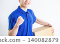 Worker with cardboard box 140082879
