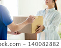 A woman who receives luggage 140082882