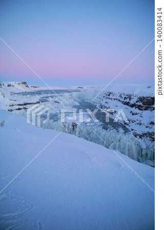 蓋奧，地球的裂縫，藍天白雲，雪景如畫－冰島 140083414