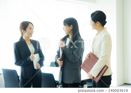 Business woman walking with laptop Business woman walking with laptop 140083619