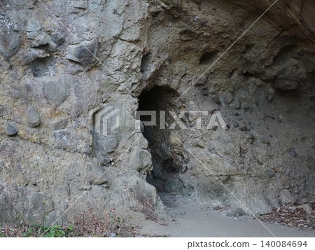 龍泉寺洞穴墓葬遺址 龍泉寺洞穴墓葬遺址 140084694