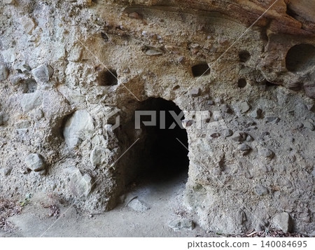 Ryōsenji Cave Tombs Ruins 140084695