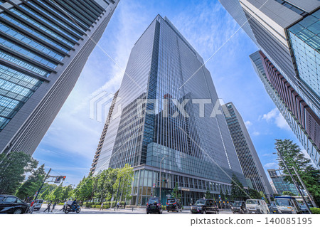 Exterior view of OTEMACHI ONE (Otemachi One Tower) and the intersection of Hibiya Street [Chiyoda Ward, Tokyo] 140085195