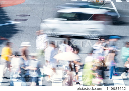 People crossing Meiji-dori intersection in Shibuya, Tokyo (with a blurred effect due to slow shutter speed) 140085612