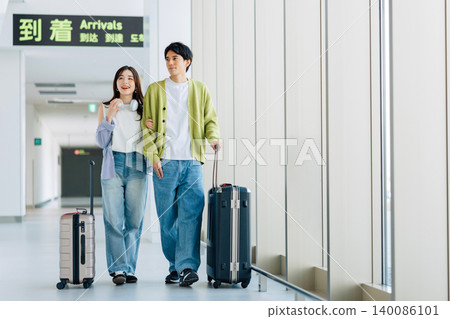 A couple arriving at their travel destination airport. (Photo courtesy of Kobe Airport (UKB)) A couple arriving at their travel destination airport. (Photo courtesy of Kobe Airport (UKB)) 140086101