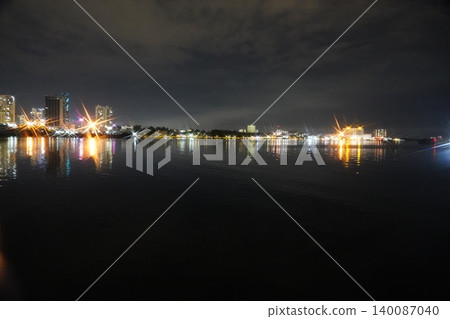 Night City Lights Reflection on Calm Water Urban Scene Night City Lights Reflection on Calm Water Urban Scene 140087040