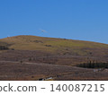 A glider flying over Mount Kurumayama in the Kirigamine Highlands. 140087215