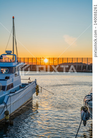 A scene of large fishing flags at Fukuda Fishing Port in Iwata City (Shizuoka Prefecture) A scene of large fishing flags at Fukuda Fishing Port in Iwata City (Shizuoka Prefecture) 140088261