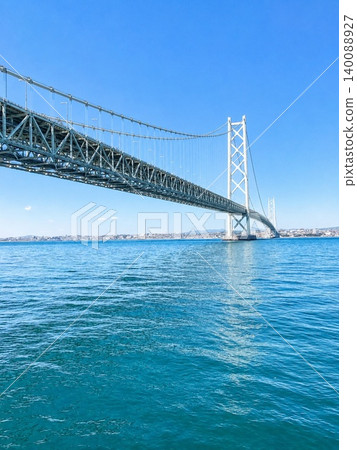 從海看到的明石海峽大橋 從海看到的明石海峽大橋 140088927