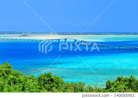 [Okinawa Prefecture] Irabu Bridge on a clear day as seen from Makiyama Observatory (Miyako Island) 140088981