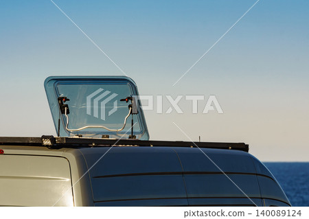Sunroof, raisable window on roof top of campervan Sunroof, raisable window on roof top of campervan 140089124