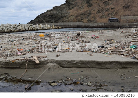 沿海殘骸 環境問題 垃圾問題 沿海殘骸 環境問題 垃圾問題 140090216