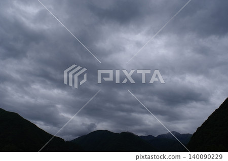 Cloudy sky [Rainy season sky/Rainy season image] 140090229
