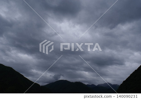 Cloudy sky [Rainy season sky/Rainy season image] 140090231