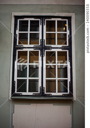 Symmetrical close-up of a traditional four-pane window  140090358
