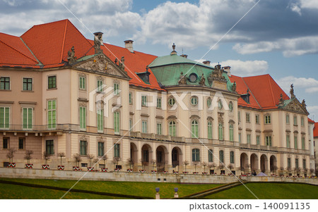 Royal Castle in Warsaw Viewed from Gardens 140091135