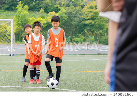 Young players practicing passing during soccer practice Young players practicing passing during soccer practice 140091603
