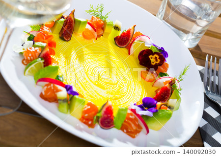 Plate of delicious tuna tartar Plate of delicious tuna tartar 140092030