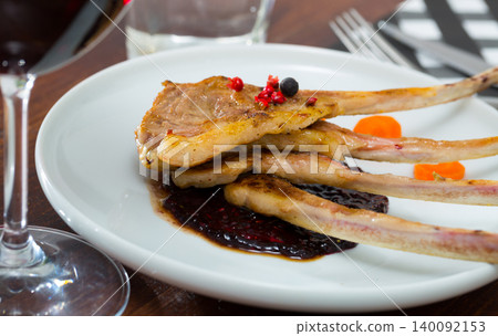 Baked rack of lamb in sauce with carrots Baked rack of lamb in sauce with carrots 140092153