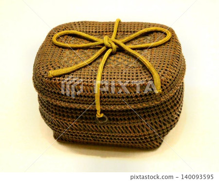 A traditional craft made using unique techniques... 'Rattan Tea Basket' 140093595