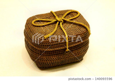 A traditional craft made using unique techniques... 'Rattan Tea Basket' 140093596