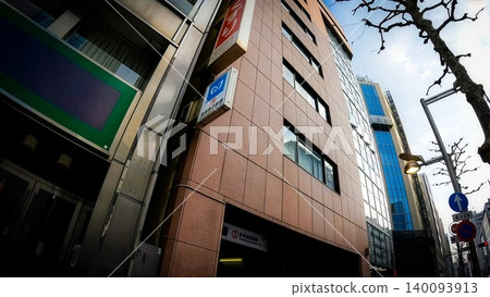 東京新宿御苑前站入口及週邊建築 東京新宿御苑前站入口及週邊建築 140093913
