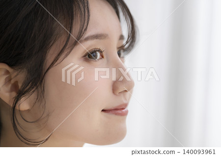 Profile of a woman in her 30s: Beauty image 140093961