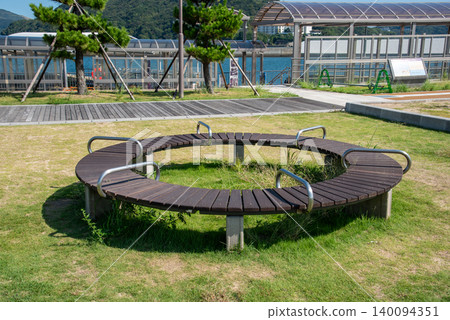 Image of a round, donut-shaped bench at Toba Marine Terminal/Toba Port, Toba City, Mie Prefecture. 140094351