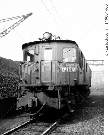 EF10型電力機車停放在機車庫。 140094460