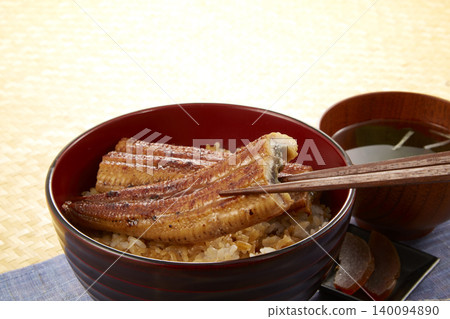 日式夏季補給料理:鰻魚飯 日式夏季補給料理:鰻魚飯 140094890