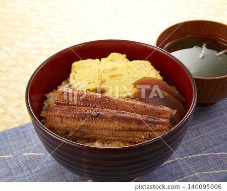 日式夏季補給料理:鰻魚飯 日式夏季補給料理:鰻魚飯 140095006