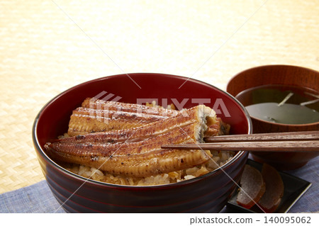 日式夏季補給料理:鰻魚飯 日式夏季補給料理:鰻魚飯 140095062