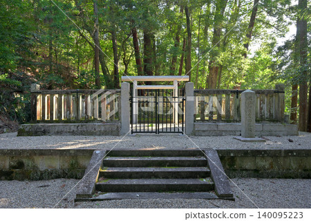 Emperor Go-Daigo's Mausoleum, Tōo Mausoleum (Yoshino-cho, Yoshino-gun, Nara Prefecture) Emperor Go-Daigo's Mausoleum, Tōo Mausoleum (Yoshino-cho, Yoshino-gun, Nara Prefecture) 140095223