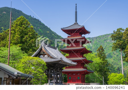 【久遠寺】五重塔和大鐘【身延先生】 【久遠寺】五重塔和大鐘【身延先生】 140096241