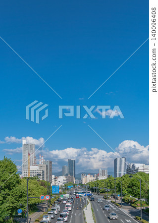 A view of Jōnan Street in Hiroshima City on a clear May day. 140096408