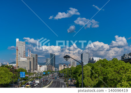 A sunny day in the Jōnan-dōri area of Hiroshima City. 140096419
