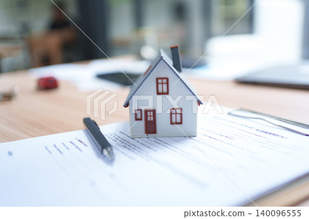 Real Estate Lease Agreement For Property Rental Mortgage Ownership And Legal Contract 140096555