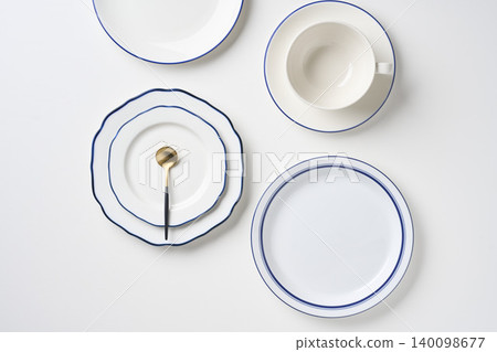 Simple tableware set 140098677
