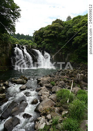 Sekinoo Waterfall Tsubaki group 140099012